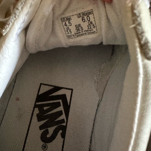 Vans - Picture 2 of 4